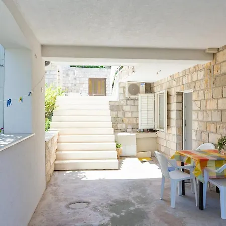 Апартаменты Lilly - Bright Apartment With Outdoor Space