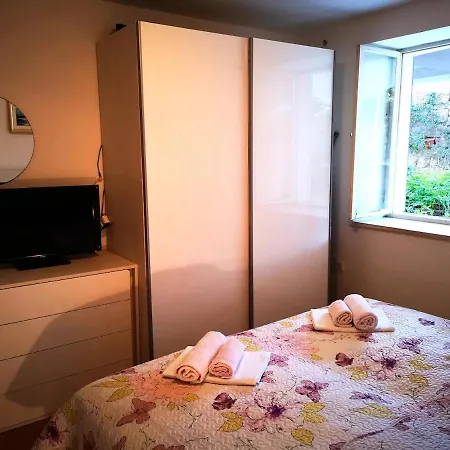 Azinovic Apartment *