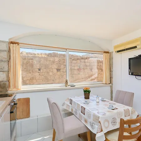 Lilly - Bright Apartment With Outdoor Space * Дубровник