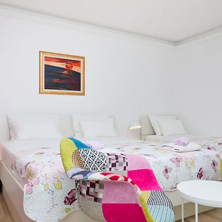 Lilly - Bright Apartment With Outdoor Space Апартаменты