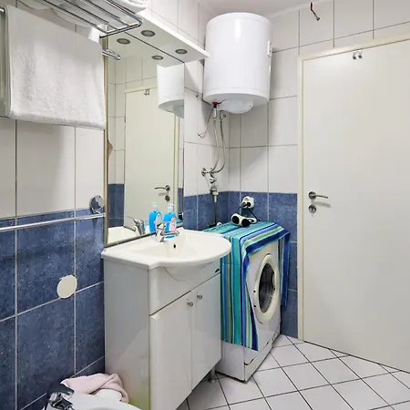 Azinovic Appartement *