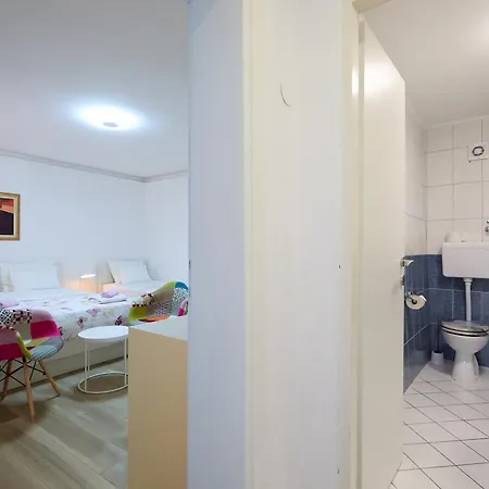Lilly - Bright Apartment With Outdoor Space Дубровник