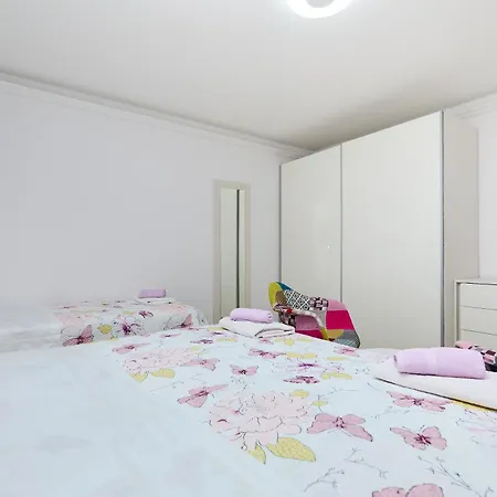 Lilly - Bright Apartment With Outdoor Space Апартаменты
