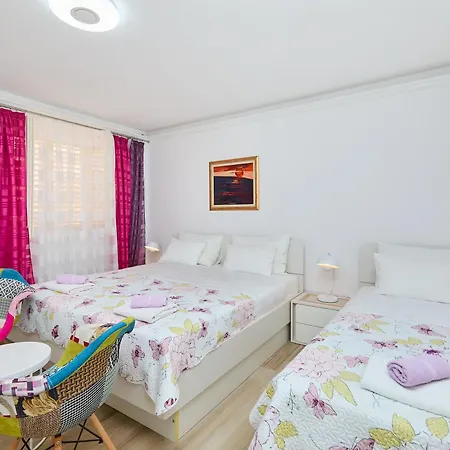 Lilly - Bright Apartment With Outdoor Space * Дубровник