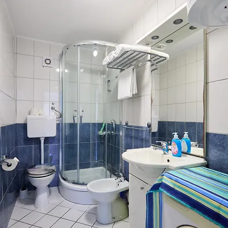 Azinovic Apartment *