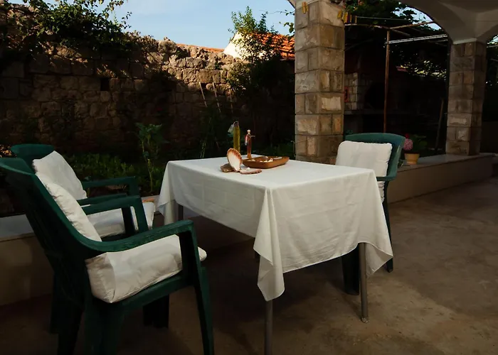 Azinovic דוברובניק