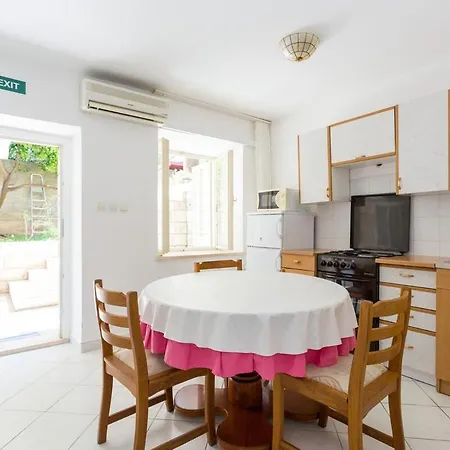 Apartamento Azinovic *